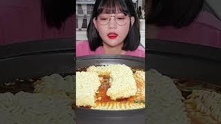 A video of me eating 10 ramen without editing the cutSpicy ramen eating show ASMR MUKBANG