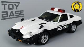 Nissan Police Car G1 Prowl Transformers Masterpiece classic G1 series MP17 Prowl car robot toys