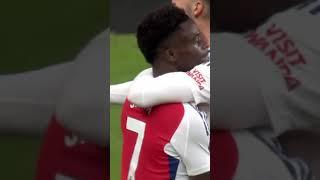 Bukayo Saka ROCKETS Arsenal in front 