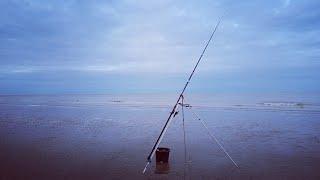 SMOOTHOUND FISHING AT NORMAN'S BAY - EAST SUSSEX & A BIT OF LUGWORM PUMPING (SEA FISHING UK)