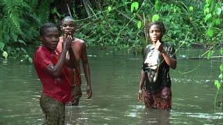 Baka Women play the Water Drums (liquindi)