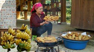 Harvesting ripe bananas and processing them into cakes to sell at the market | Trieu Mai Huong