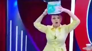 Алла Довлатова показала Анну Семенович без фотошопа в полный рост