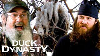 RED NECKS VS. MASSIVE BEEHIVE (Season 1) | Duck Dynasty