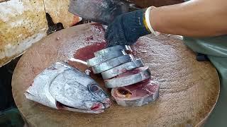 Malasiyan Tuna fish cutting skills in Penang Georgetown Malaysia 