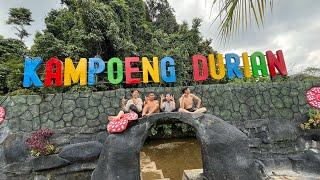 KAMPOENG DURIAN RUNTUH