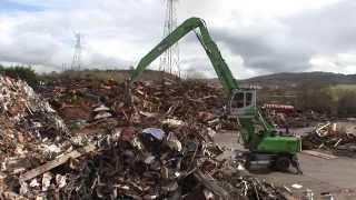 SENNEBOGEN - Scrap Handling: 830 Mobile Material Handler loading scrap into shredder at SIMS, UK