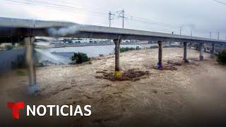 Imágenes de una carretera que el agua se tragó en Monterrey y un río al límite | Noticias Telemundo