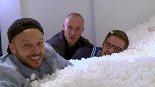 MacGuyver - Jono and Ben pranks Guy Williams with packing peanuts