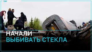 Пассажир сошедшего с рельсов поезда в России: окна не получалось разбить