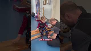 Ее будущее видели в инвалидной коляске с текущей на подушку слюной, инсульт после рождения в 26 нед…