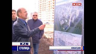 Президент республики Татарстан Рустам Минниханов осматривает ход строительства Салават Купере 2015г.
