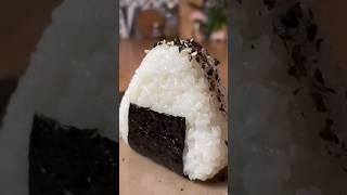 Have you ever made an #onigiri  #FoodieFaves #YoutubeEats #FoodLover #TastyTrends #YummyEats