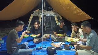 camping bushcraft survival di pinggir sungai mancari ikan makan malam di pantai