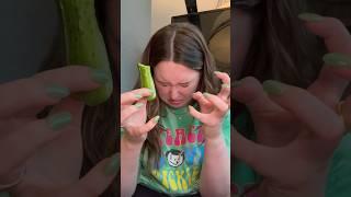 ⭐️FOOD REVIEW⭐️ PICKLES- THE READING TERMINAL MARKET #foodreview #mukbang #pickles #picklereview