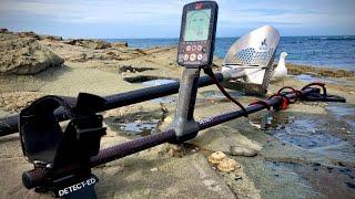 Coin Hunting with the Minelab Equinox 800 on a Rocky Beach (SILVER found)