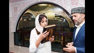 First Vice-President Mehriban Aliyeva presented with Quran at Bibiheybet shrine