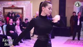 Чеченка Красиво Танцует под песню Аськи Халидовой 2020