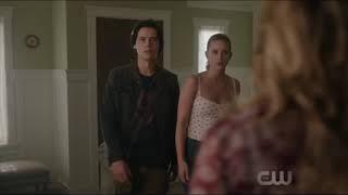 Jughead Finds Out About Betty’s Seizure | 3x02 | Riverdale