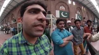 Chilling at Lahore Railway Station - 360 Degree - Virtual Reality Video