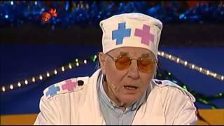 Ein Sanitäter alias Rolli Müller bei der Mainzer Fassenacht 2010