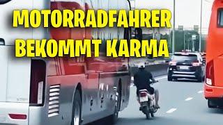 MOTORRADFAHRER BEKOMMT KARMA | Die Schlimmsten Motorrad und Roller Fahrer der Welt #10