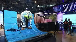 Wingsuit als neue Flugerfahrung auf der IAA Mobility am Messestand von BMW