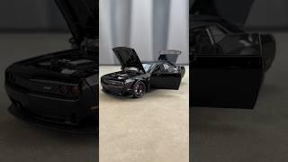 1:24 Scale Dodge Challenger SRT Hellcat Die-Cast Model Toy with Sound & Lights for Collectors!