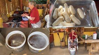 MINHA MÃE FEZ SABÃO LIQUIDO CASEIRO E PRO CAFÉ BISCOITO DE POLVILHO AQUI NA ROÇA.