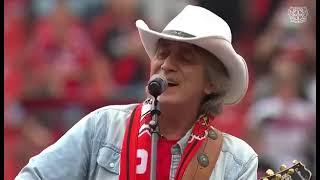 Dirk Maverick beim Bayer 04 Coming Home 2024 - Leverkusen Hymne