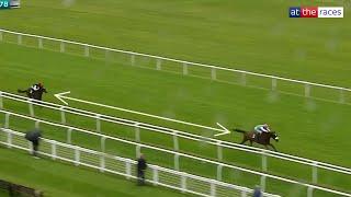 EYECATCHER! Clove Hitch BOLTS UP at Newbury!