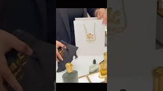 Comprando o perfume Creed numa loja em Dubai - Lucas Amadeu