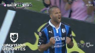 Emanuel Villa clavó el 3-1 para Gallos sobre Pumas