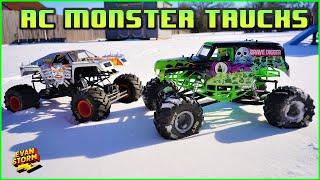 RC Monster Trucks GRAVE DIGGER & MAX-D Play in the Snow