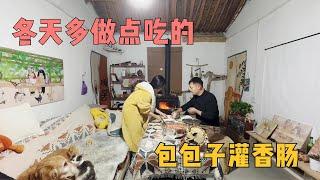 寒冷新疆室外冰箱有了，给小动物做点吃的放外面，两人包包子有点搞笑