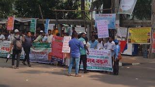 শপিং মলের চাকরি স্থায়ী করার দাবী সেলস কর্মীদের।  shopping malls job.