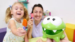 Bebek videoları. Oyun hamuru dondurma yapalım. Play Doh oyun hamuru oyunları.