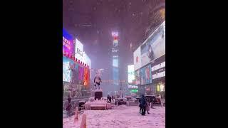 New york - Times Square #christmas #music #snowman #cover #singer #love #reels #nyc #timessquare