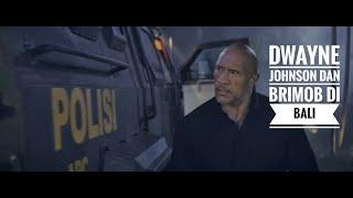 MOMENT DWAYNE JOHNSON YANG BEKERJA SAMA DENGAN BRIMOB POLISI INDONESIA DI BALI PADA FILM RED NOTICE