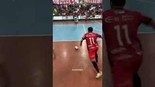 CANETA HUMILHANTE! Que drible absurdo foi esse?  #dribles #skills #futsal #gol #futebol