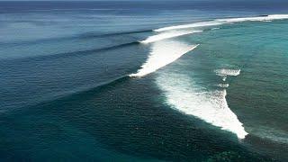 Surfing Awera Island Mentawai