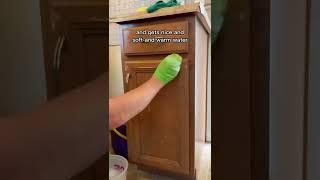 How to clean greasy kitchen cabinets #cleaning #cleaningtips