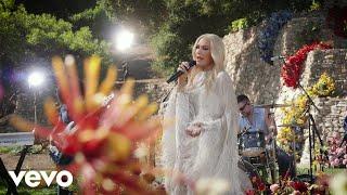 Gwen Stefani - Swallow My Tears (Backyard Garden Party)