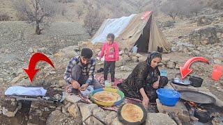 "Amazing nomadic life in the mountains | Construction of a chicken shelter by the Tahmorth family"