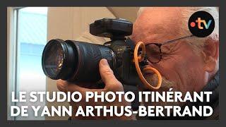 Yann Arthus-Bertrand parcours la France avec son studio photo itinérant