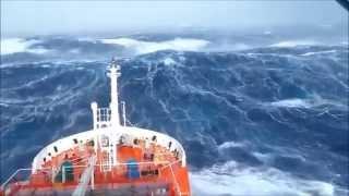 Океан разбушевался - танкер в шторм  . LPG/C "Venere" in storm