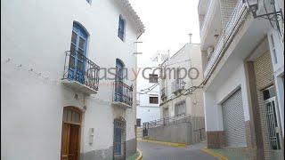 cyc179 €56,000 A grand mansion house in the pueblo of LUBRÍN.