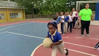 Clase de educación física,  maestra: Dariana Herrera