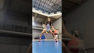 She feels the rhythm 🫠 #basketball #sport #sportgirls #basketballchallenge #sportgirl #freestyle