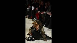 Top model Michelle de Swarte FALLS TWICE during Gucci Fall/Winter 2002 Ready-to-Wear fashion show